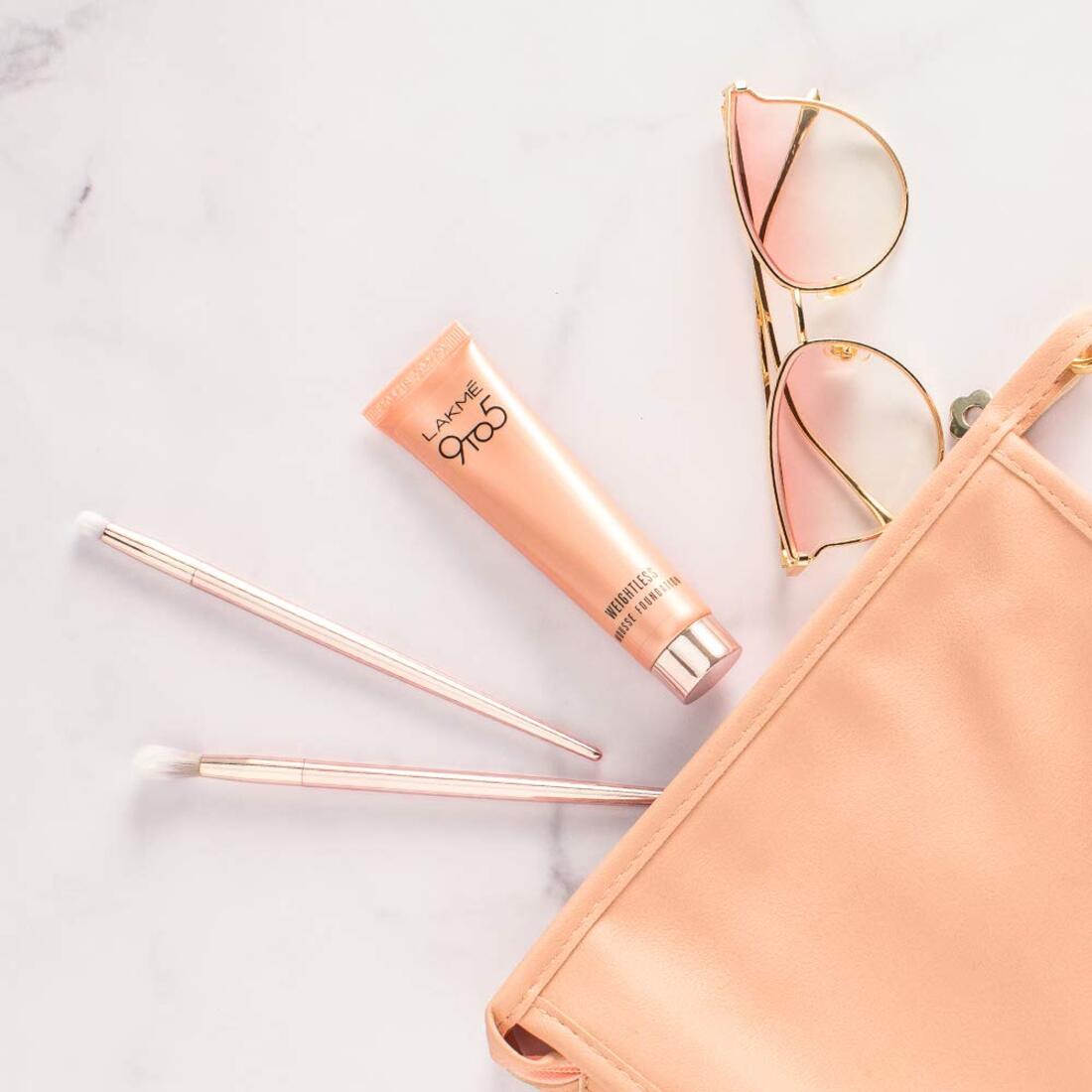 Lakme 9to5 Weightless Mousse Foundation 01 Rose Ivory 25G
